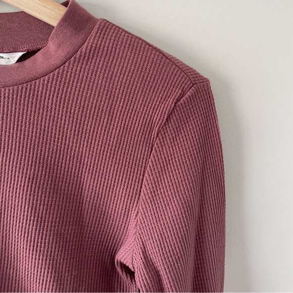 Long Sleeve Crop Top - Picture 2 of 3